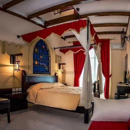 Castello Di Cavalieri 3* ファリラキ